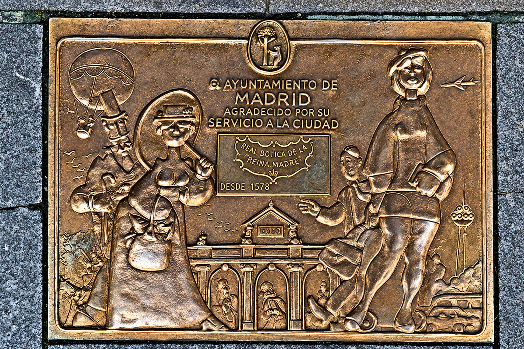 A commemorative plaque for one of Madrid’s century-old shops